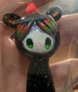 わたし雑貨店で買える限定ハンドメイドフィギュアのこと。